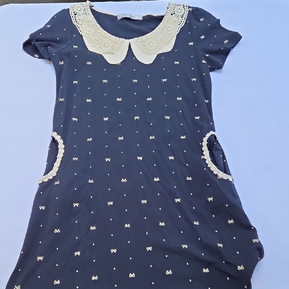 Chic Navy Blue Midi Dress with Lace Accents